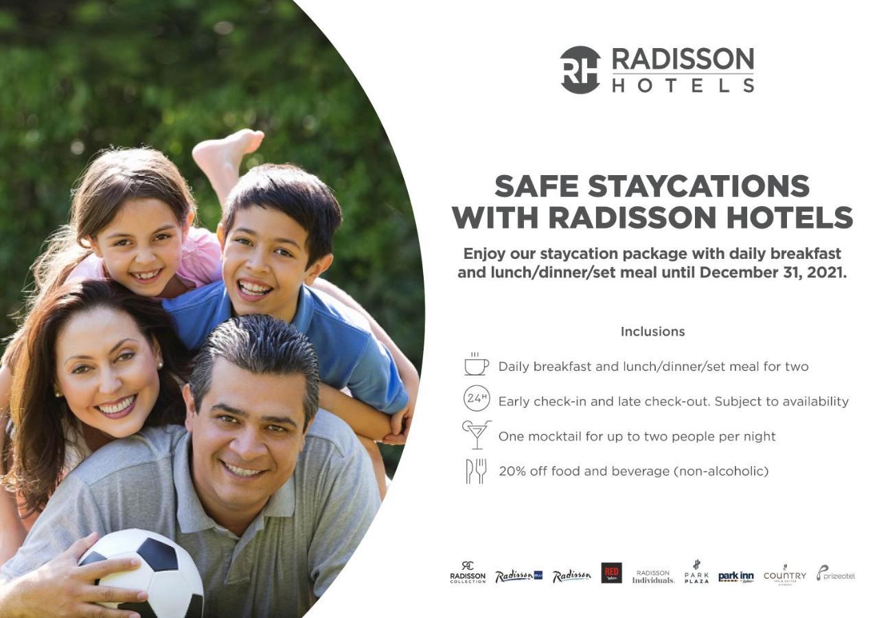래디슨 블루 호텔, 그레이터 노이다 외부 사진 A Radisson Hotels advertisement