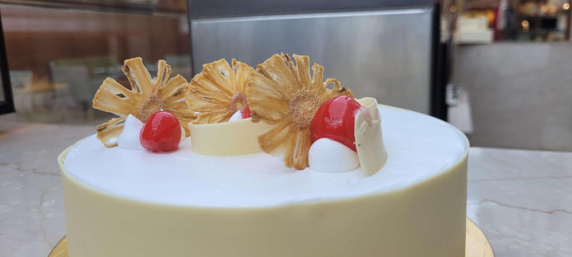 래디슨 블루 호텔, 그레이터 노이다 외부 사진 A cake