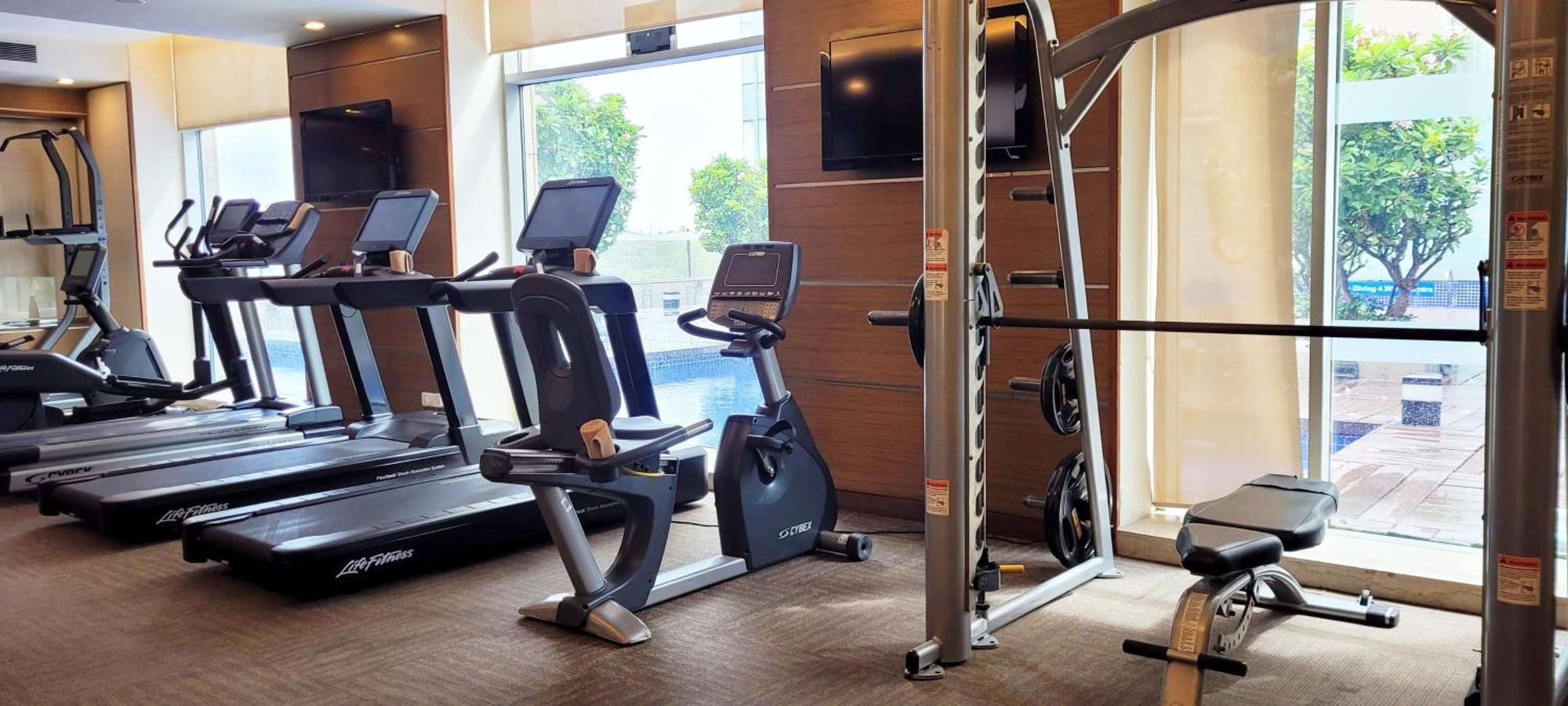 래디슨 블루 호텔, 그레이터 노이다 외부 사진 A gym at a hotel