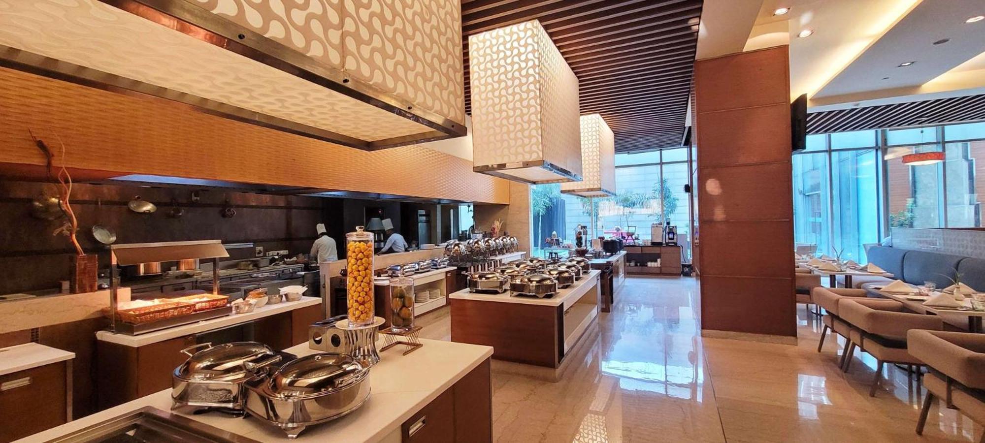 래디슨 블루 호텔, 그레이터 노이다 외부 사진 The buffet at the hotel