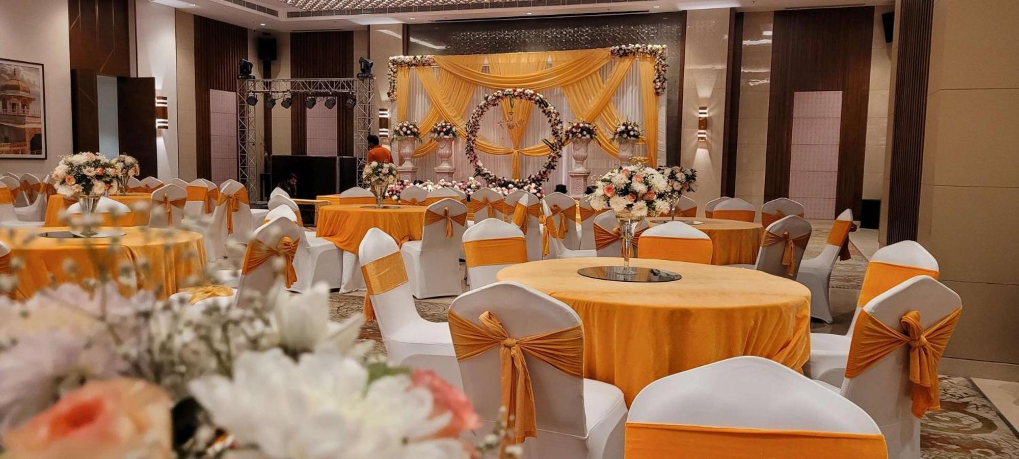 래디슨 블루 호텔, 그레이터 노이다 외부 사진 A wedding reception at a hotel in India
