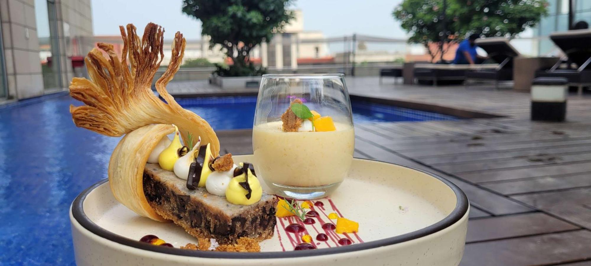 래디슨 블루 호텔, 그레이터 노이다 외부 사진 A dessert at the restaurant