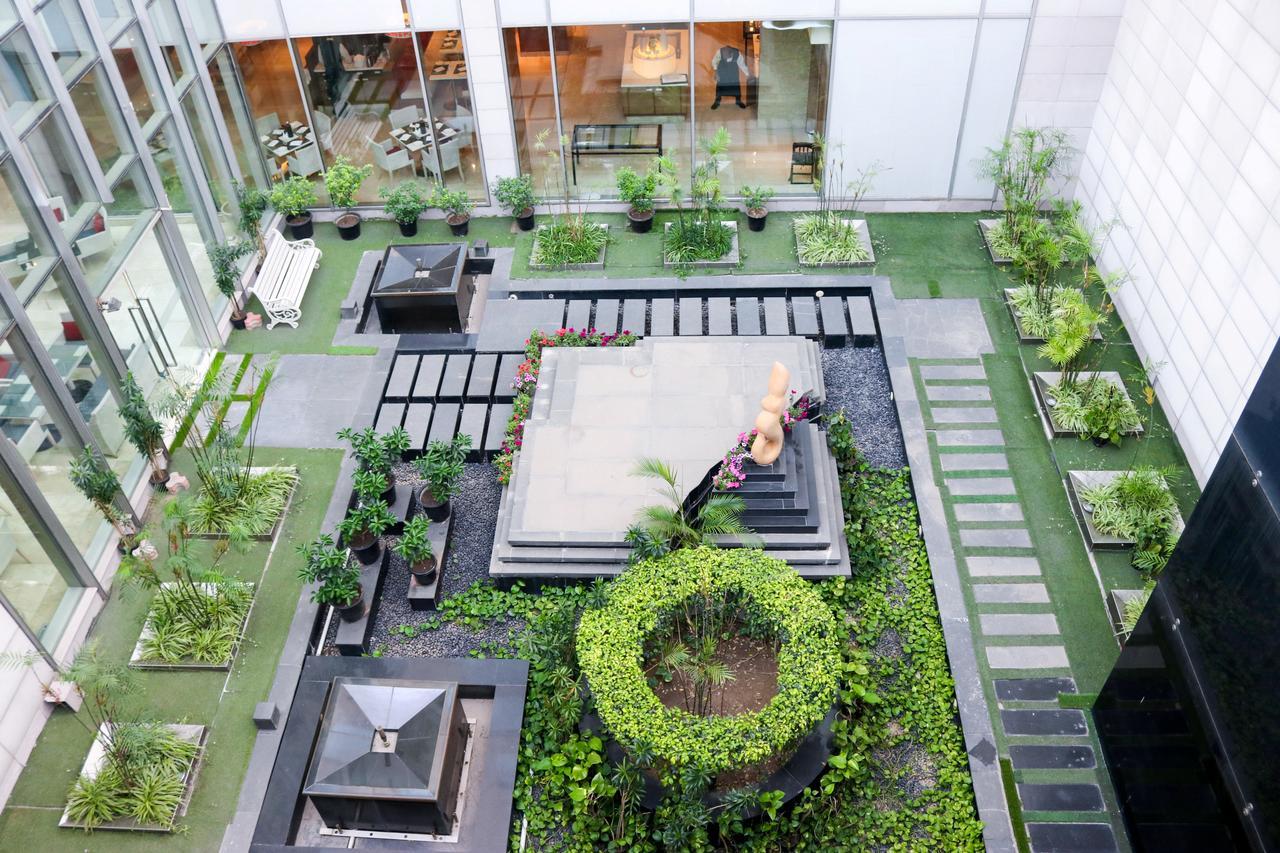 래디슨 블루 호텔, 그레이터 노이다 외부 사진 The courtyard of the hotel