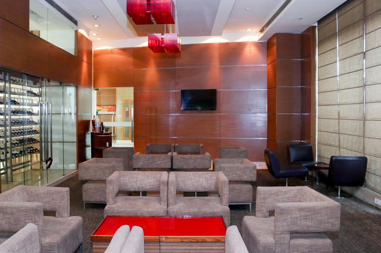 래디슨 블루 호텔, 그레이터 노이다 외부 사진 The lounge at the airport