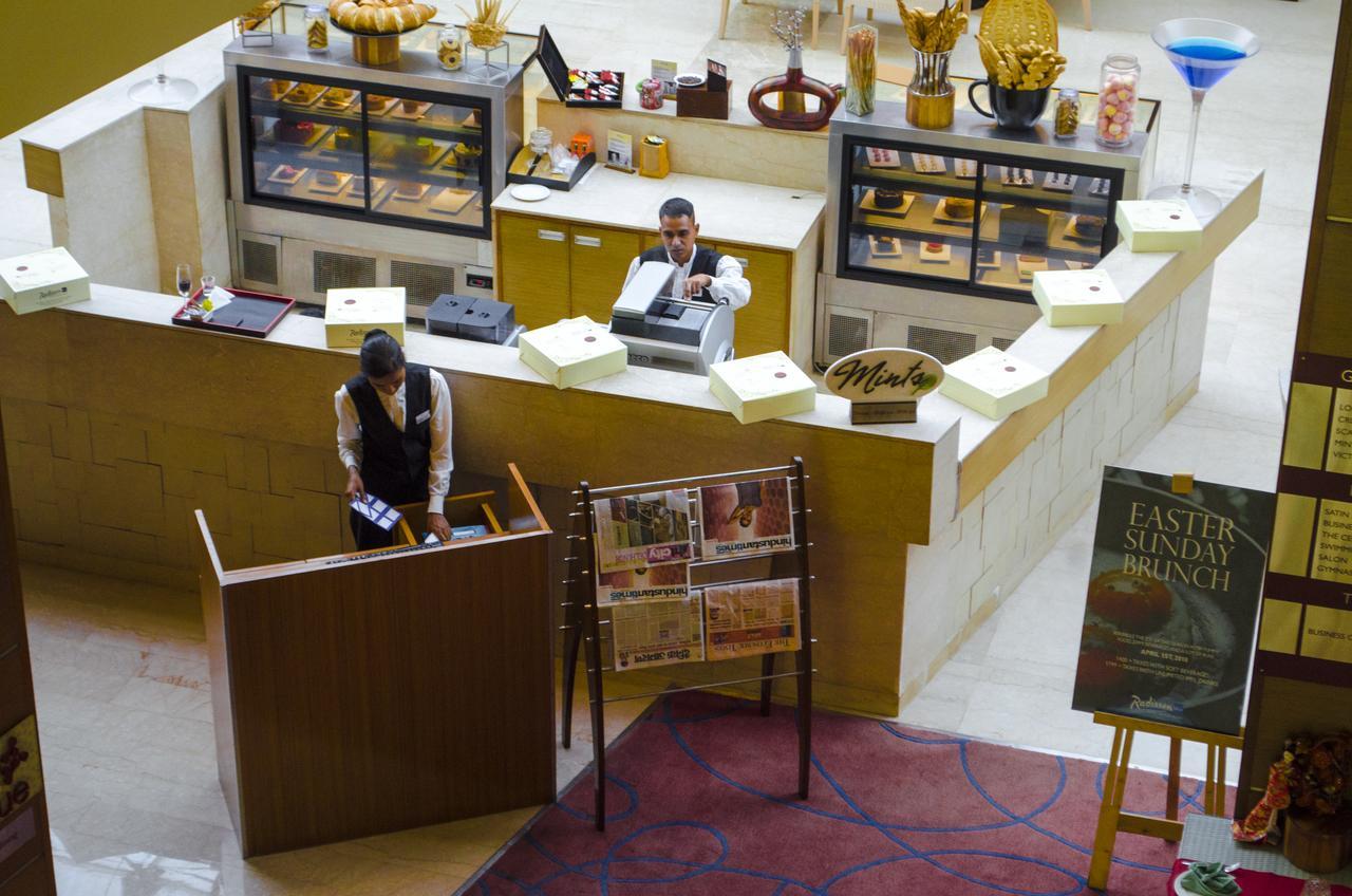 래디슨 블루 호텔, 그레이터 노이다 외부 사진 Concierge desk at the Taj Mahal Palace, Mumbai, India
